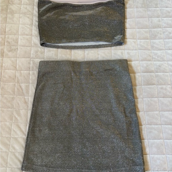 Sparkly Two-Piece Set - Picture 3 of 4